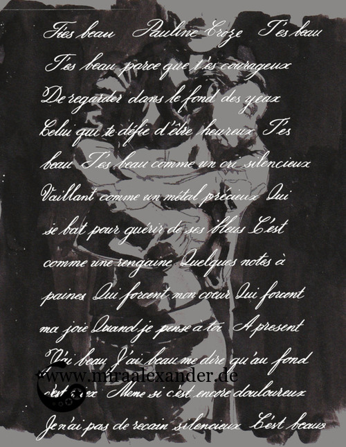 Kompositionsversuch zu T’es beau von Pauline Croze, weißer Text auf schwarz-grauem Hintergrund, digital nachbearbeitet