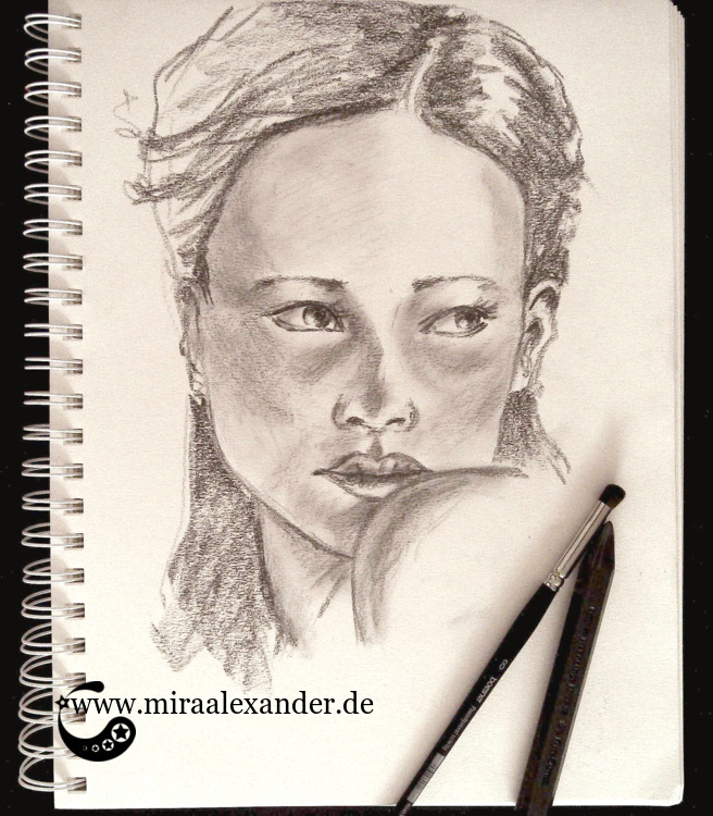 Gedächtnistraining: betrachten, sich abwenden, zeichnen ohne Hinzusehen, Skizze eines Frauenkopfes von Mira Alexander.